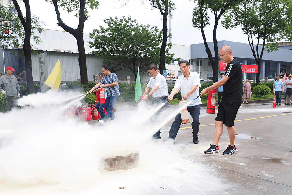 刘潭服装举办二十三届一次职工消防运动会